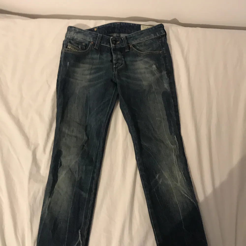 Supersnygga låga mörkblå skinny jeans från diesel. Har aldrig använt . Jeans & Byxor.