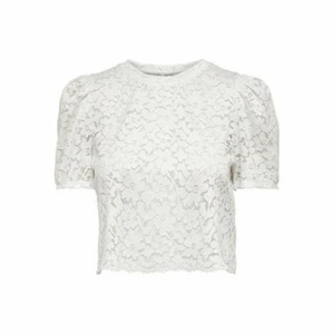 Spets topp - Prislappem sitter kvar! Fraktwn ingår i priset ❤️