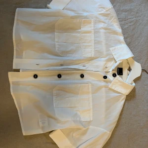 Kort skjorta från Gina  - Fin och knappt använd! 