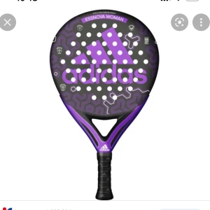 Adidas padel racket - Säljer ett helt nytt padelracket från adidas med plasten kvar. Inte ett racket för mig därav säljer. Nypris 1399kr, du står för frakt 