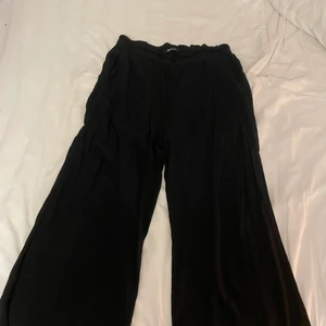 Culottebyxor - Culottebyxor från Gina tricot i storlek 38. Välanvända men i bra skick. 