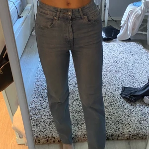 Jeans - SUPER bekväma jeans, storlek 34. Lite för korta för mig. Skriv för fler bilder och pris kan diskuteras:)