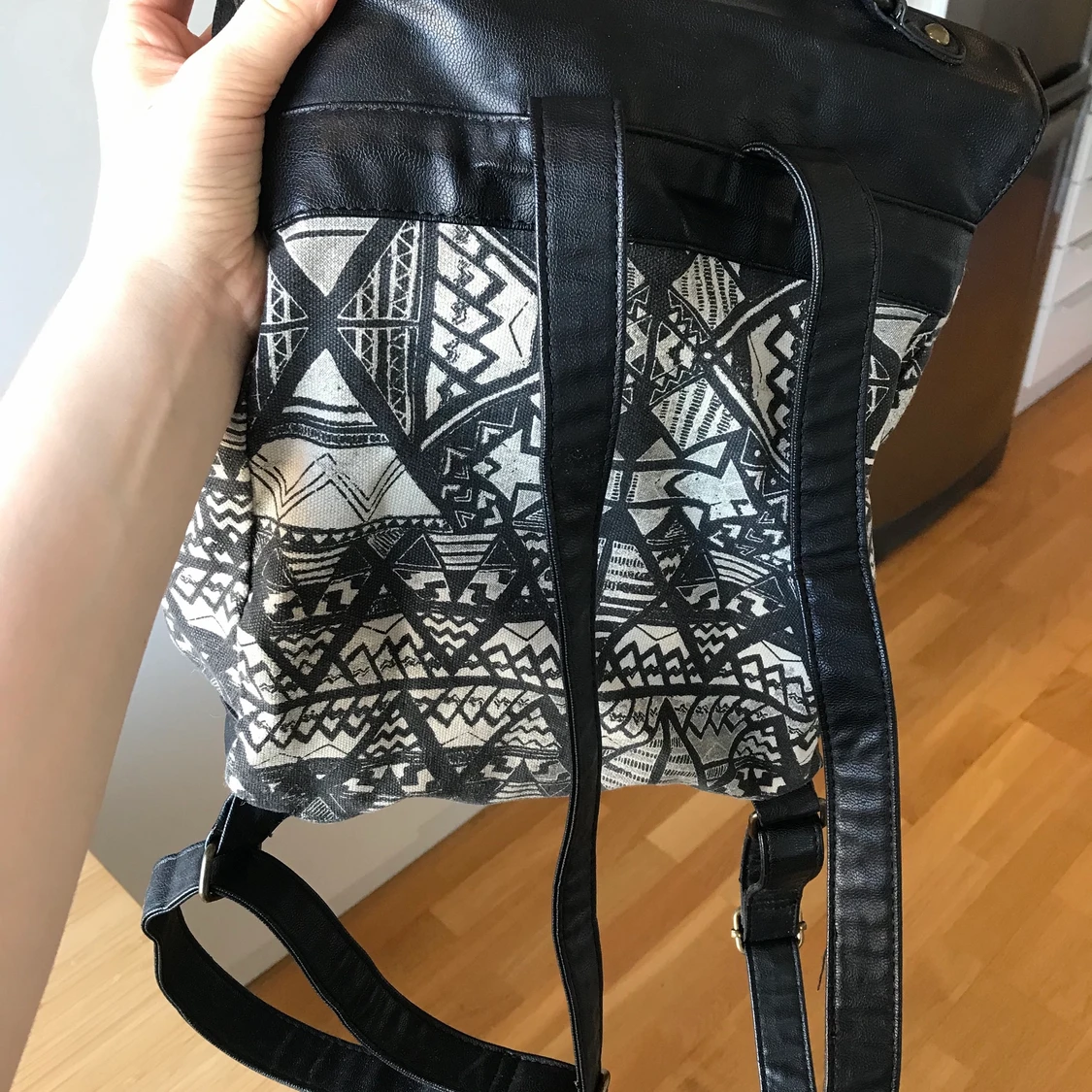 Coachella ryggsäck i svart och vitt - 91