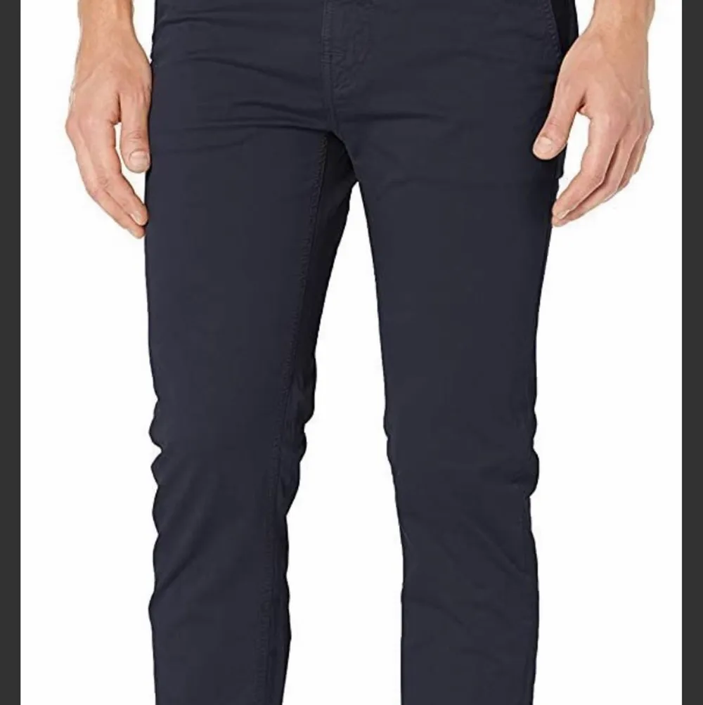 Helt ny Nudie jeans chinos Modell: Slim Adam Tim Tvätt: Dark Midnight Storlek : -w31-L32 Midja 41 cm x 2 Längd : 106 cm Strech Slim Fit 97% Organic Cotton 3% Elastaine. Jeans & Byxor.