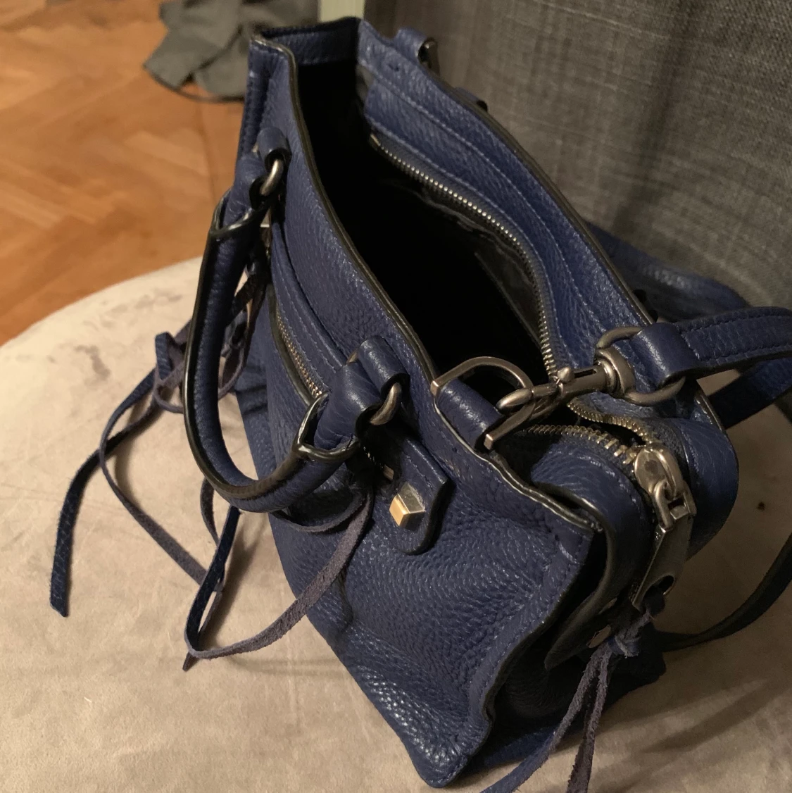 Oanvänd Rebecca Minkoff läderväska  - 91