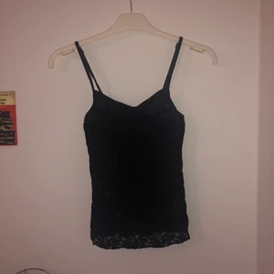 sheer svart tank top - sheer svart tank top i storlek S, köpt på humana ca 1 år sedan