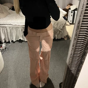 Linnebyxor  - Ljus rosa linnebyxor i nyskick , Lågmidjade sitter asnajs 