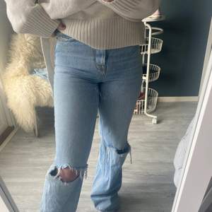 Knappt använda zara jeans! Jag är 170 och de är lite för långa för mig.💙