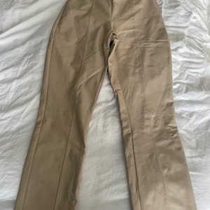 Skinnbyxor - Skinnbyxor från ginatricot, storlek s. Väldigt bra skick. 