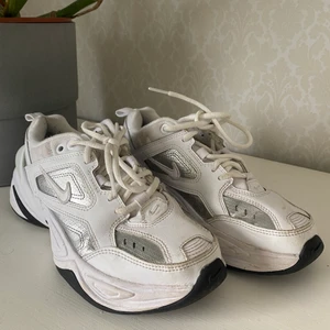 Nike sneakers storlek 38 - Superfräscha trendiga sneakers från Nike, bra skick knappt använda! 