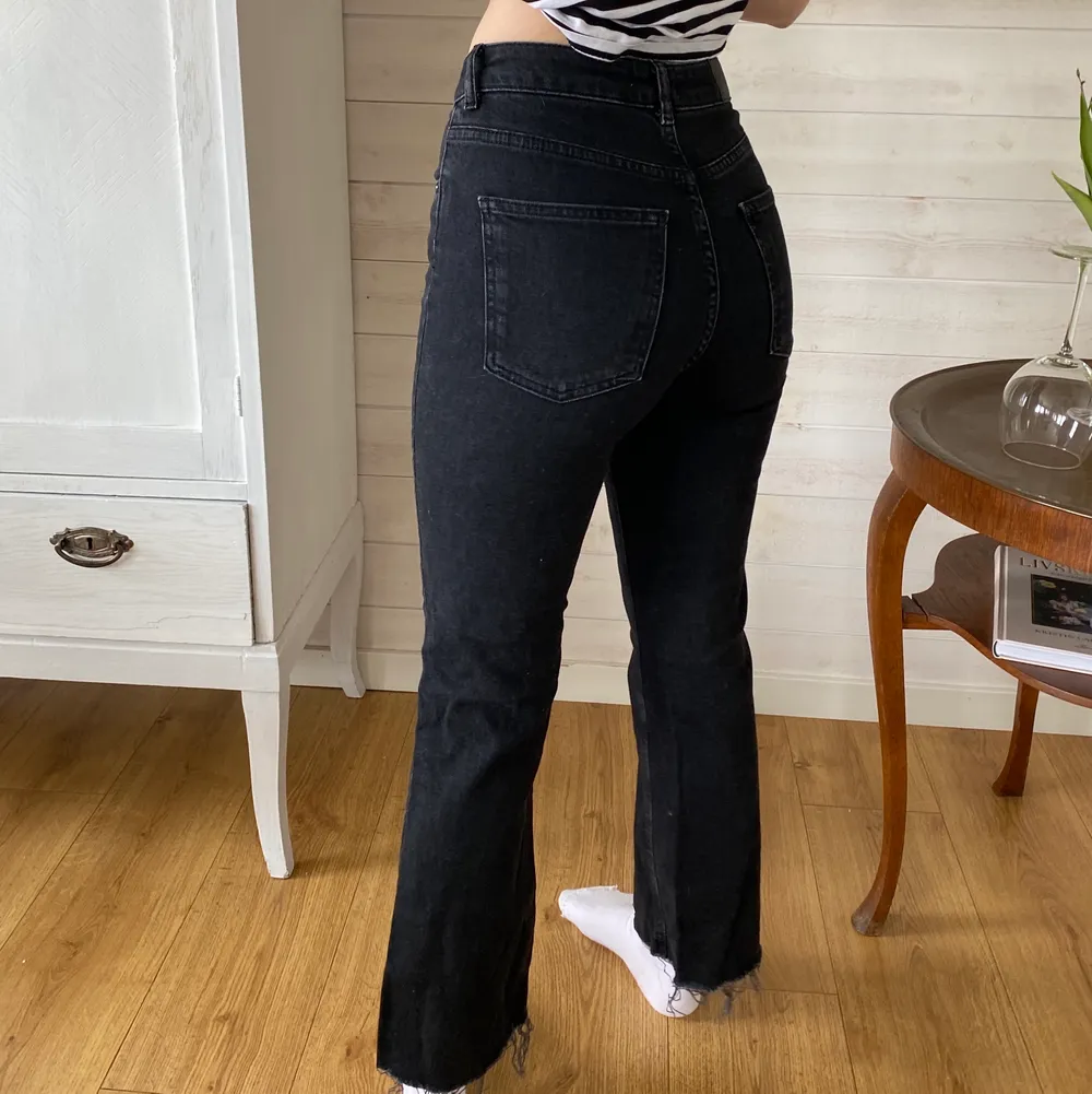Grå/svarta jeans från Gina. Aldrig använda, storlek 36. Slutsålda . Jeans & Byxor.