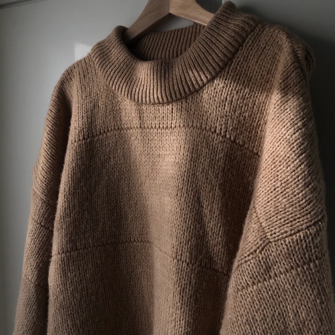 Beige stickad tröja  - 90