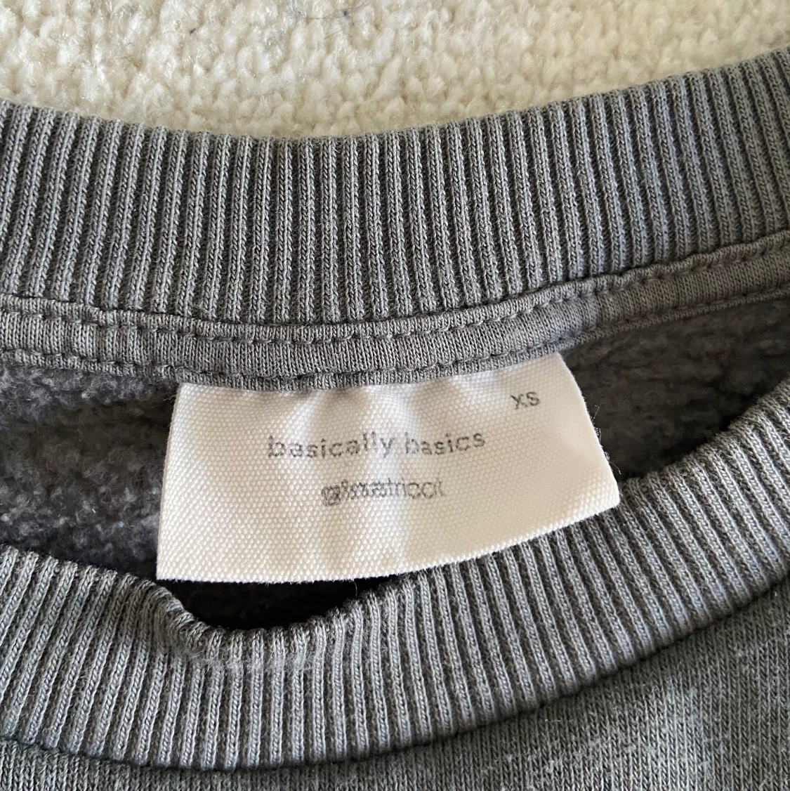 Grå sweatshirt från Ginatricot  - 90