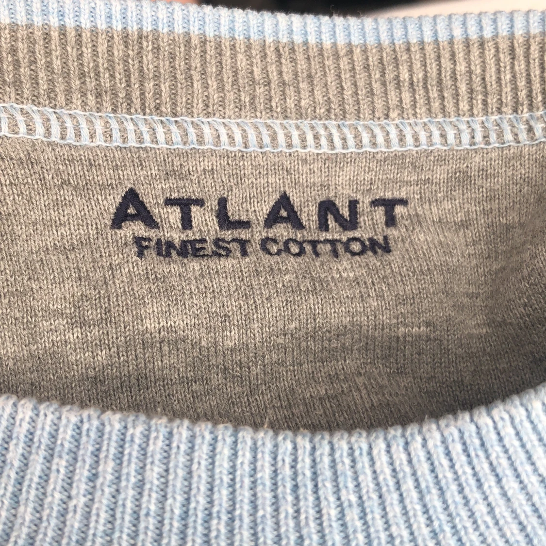 Ljusblå tröja - 91