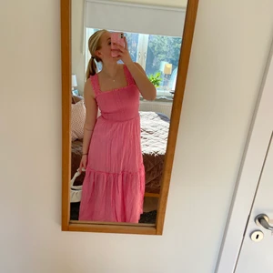 Rosa klänning - Rosa långklänning i storlek S