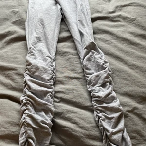 shein byxor - Shein leggings som är skrynklade där nere. Xs och inte genomskinliga.