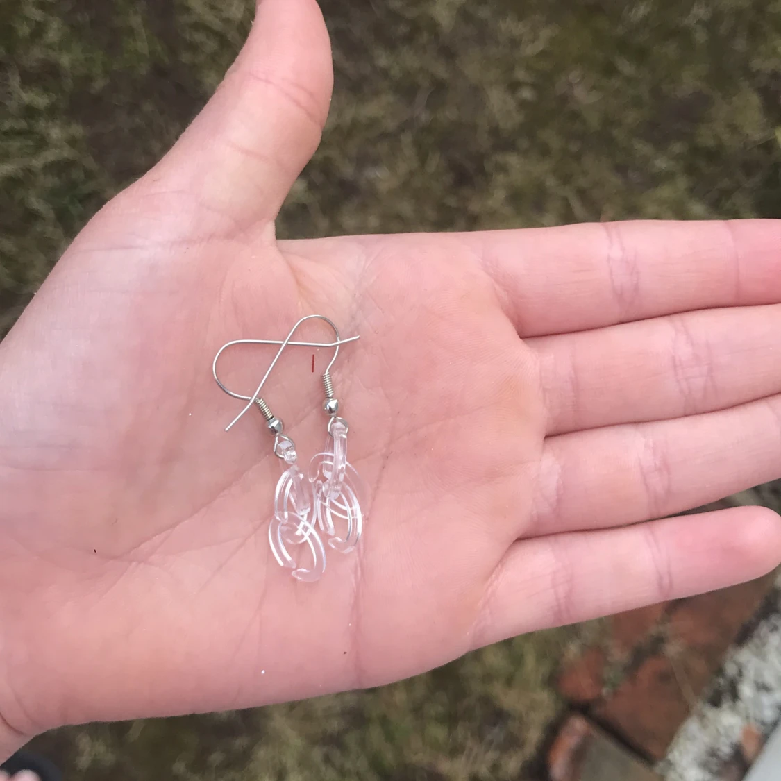 Öronhängen med genomskinlig kedja - 90