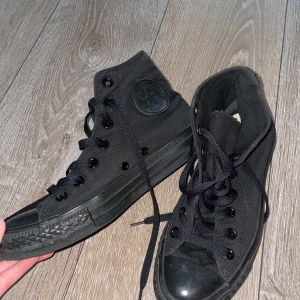 Converse skor - Svarta Converse skor strl 37