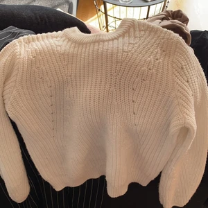 Fin vita tröja från Gina  - Stickad vit tröja från Gina storlek S, 300kr ink frakt som går på 66kr