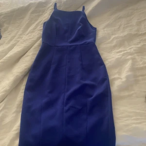 Kläning  - Säljer denna fina kläning ifrån H&M. Jättebra skick och säljs för 60kr+frakt