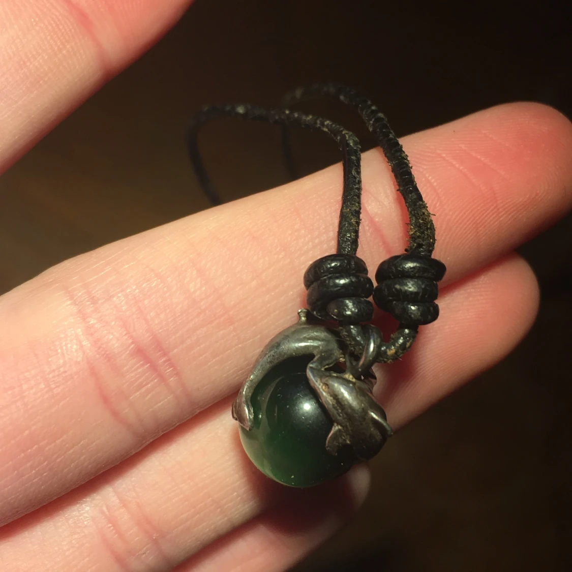 Halsband med glaskula