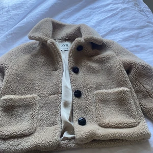 Jacka - Säljer denna fina jackan då den inte kommer till andvändning. Jättebra skick och säljs för 160kr+frakt