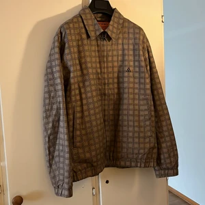 Brun Jacka från Carlings - Jacka med lite y2k vibes