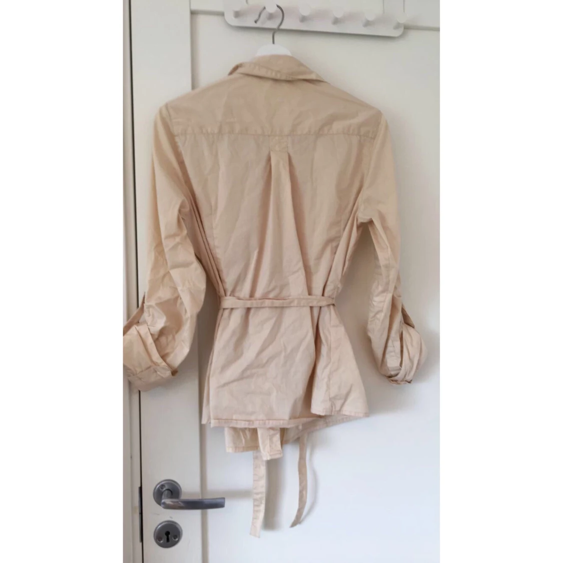 Gul-beige kavaj/skjorta - 90