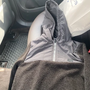 Hugo boss hoddie  - Hugo boss hoddie använt den bara 1 gång!