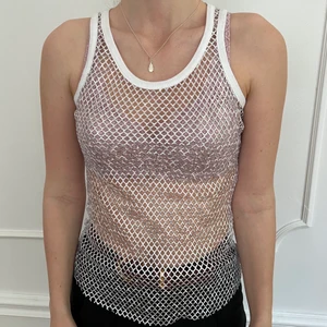 glittrig nättopp  - storlek: passar S. möts upp i stockholm eller fraktar 🖤