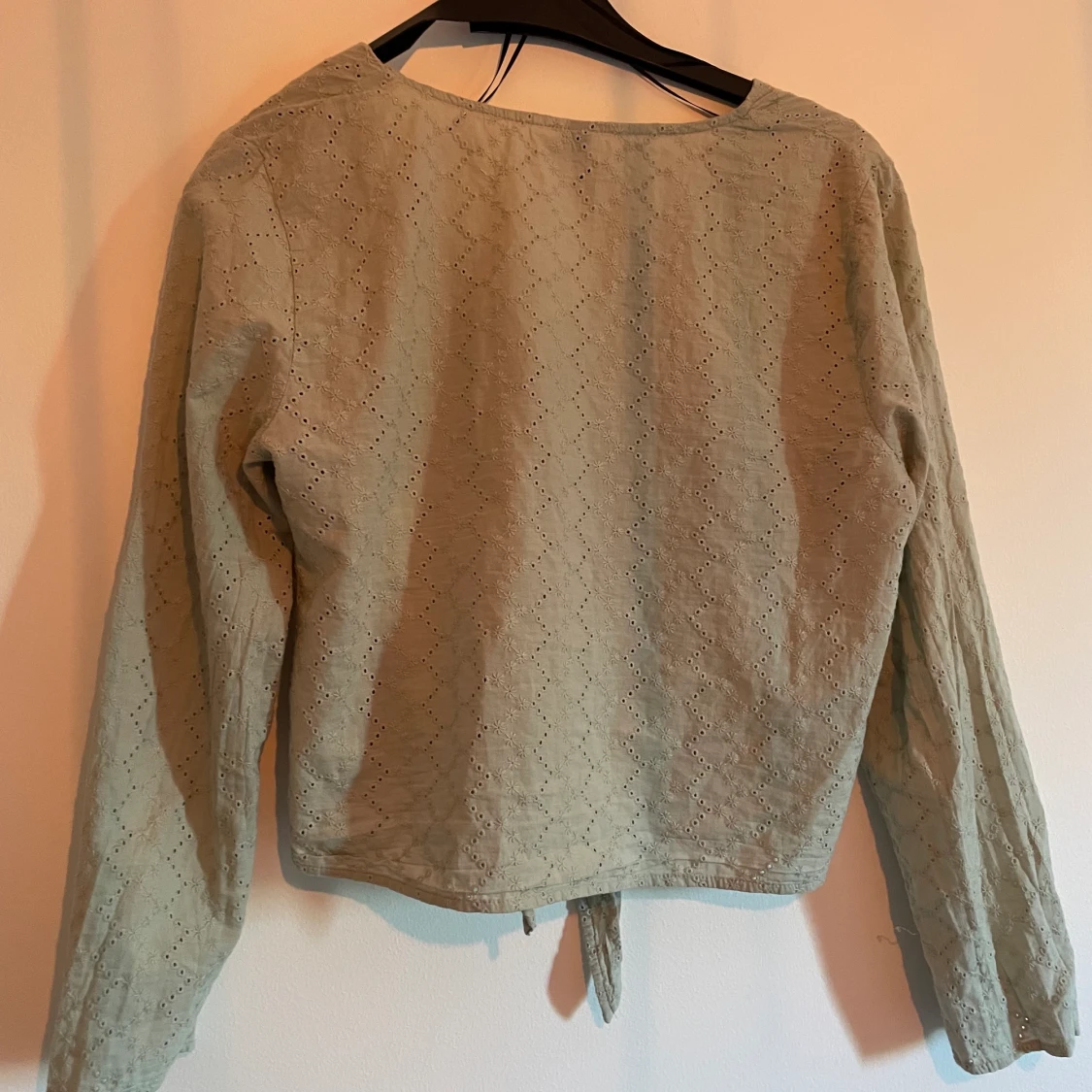 En ljus grön blus. - 90