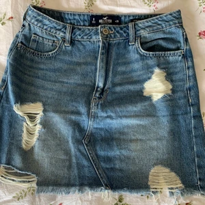 Jeanskjol från Hollister - Väldigt fint skick. 