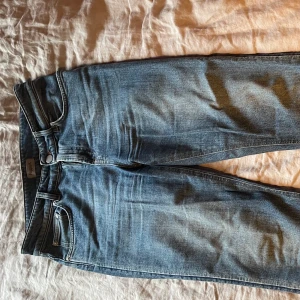 Jenas - Jenas from Filippa K, liten fläck på baksida lår mot insidan 