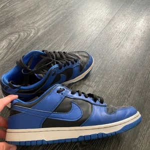 Nike Dunk Low Hyper Cobalt  - Nike Dunk Hyper Cobalt Low  Strl 44  Cond 7/10  Pris 1200kr  Nypris 2499kr