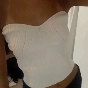 Stickad topp - stickad topp från gina tricot, aldrig använd❤️ köparen betalar frakt, direktpris 200kr❤️