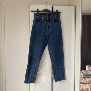 Avklippta DR denim jeans modell Nora, superfint skick 