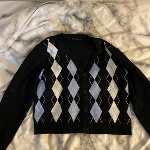 Kofta/tröja - Säljer nu min super sköna ”Tröja” från shein, använd 1 gång. Stl. S  Frakt står du för