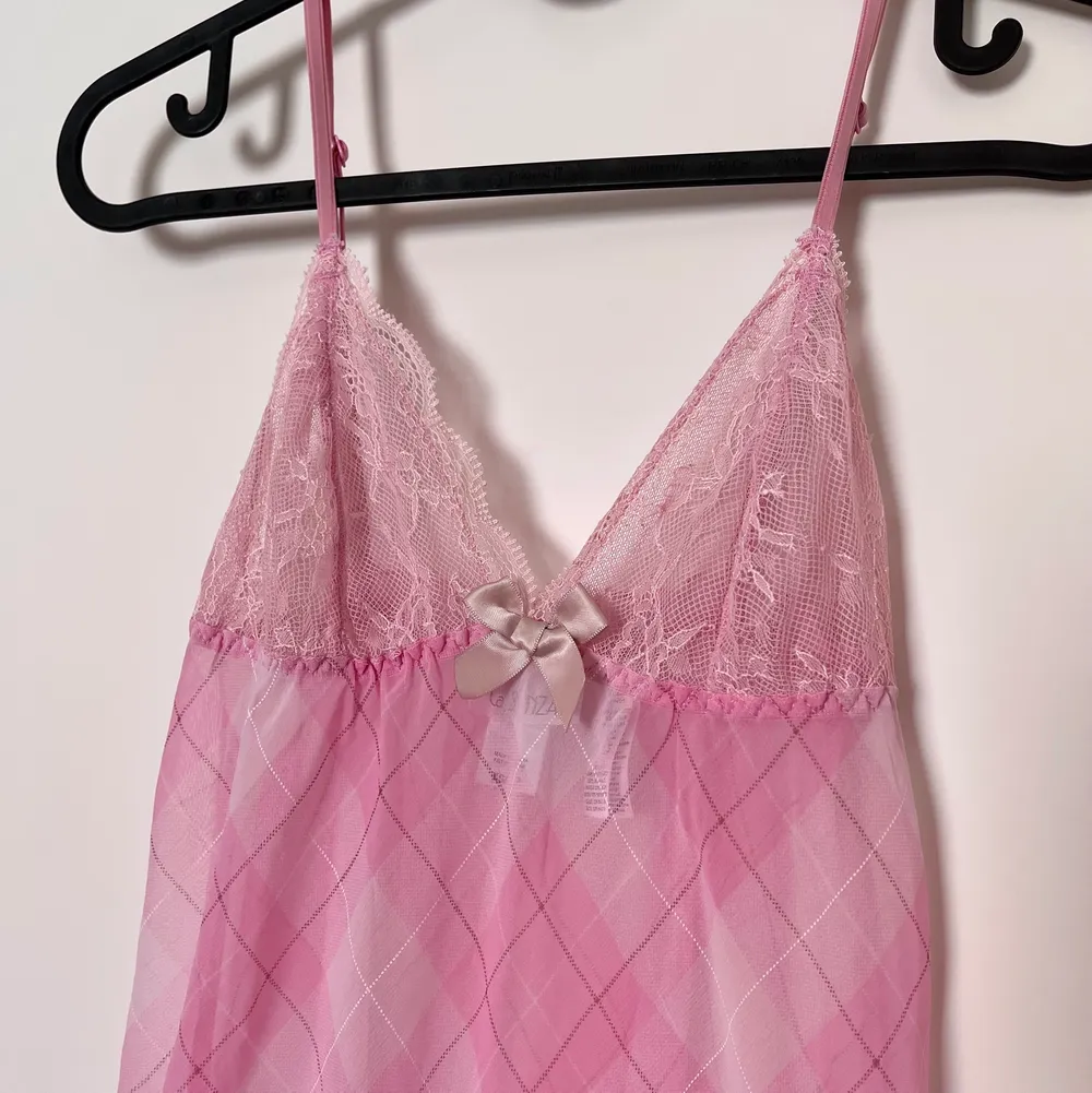 Long Sheer night gown, size S. Cute and sexy. We can meet in person in Malmö or I can offer free shipping within Sweden. For international shipping the cost needs to be paid additionally . Klänningar.
