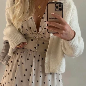 Stjärnklänning från Loavies - Säljer nu en jätte fin klänning från loavies använt 2 gånger! Perfekt till sommaren! Säljer den direkt för 600kr. Skriv om ni är intresserade eller har frågor😊💗