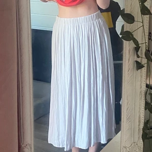 Kjol - Somrig kjol i skönt och svalt material!