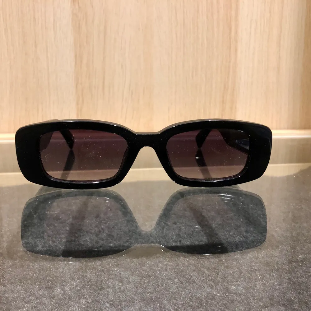 Glasögon från H&M och CHIMI Kollektionen.. Accessoarer.