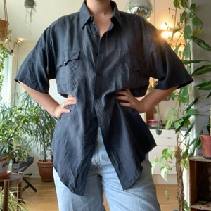 Skjorta - Grå skjorta i sidentyg. Priset+frakt