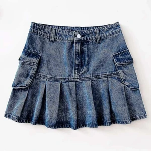 Så cool jeanskjol  - Cool jeanskjol med ”volanger nertill, så trendig just nu 
