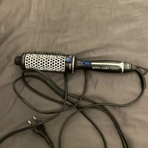 Värmeborste - Knappt använd värmeborste från Björn Axén. Står ej för frakt.