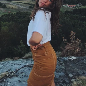 Brun/beige kjol från weekday - Använt fåtal gånger 