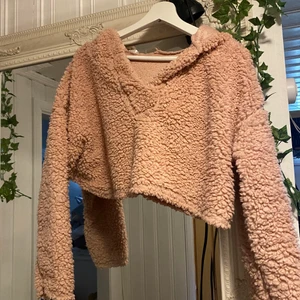 Mjuk tröja 🌸 - Mjuk tröja 🌸 Strl M🌸❤️ Finns i Mora men kan fraktas mot porto 🌸 30 kr + ev. Frakt 🌸