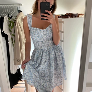 Sommarklänning  - Ur söt sommarklänning i storlek S
