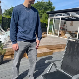 Sweatshirt - Blå sweatshirt från hm i storlek L i superbra skick! 