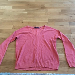 Stickad tröja - En stickad tröja i rosa från Vero moda. Storlek: S