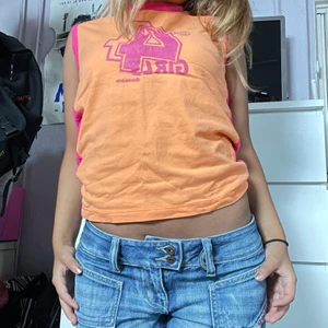 Söt tröja  - En tröja/linne som jag tyvärr inte använder längre. Köpare står för frakten annars möts jag upp i Sthlm 